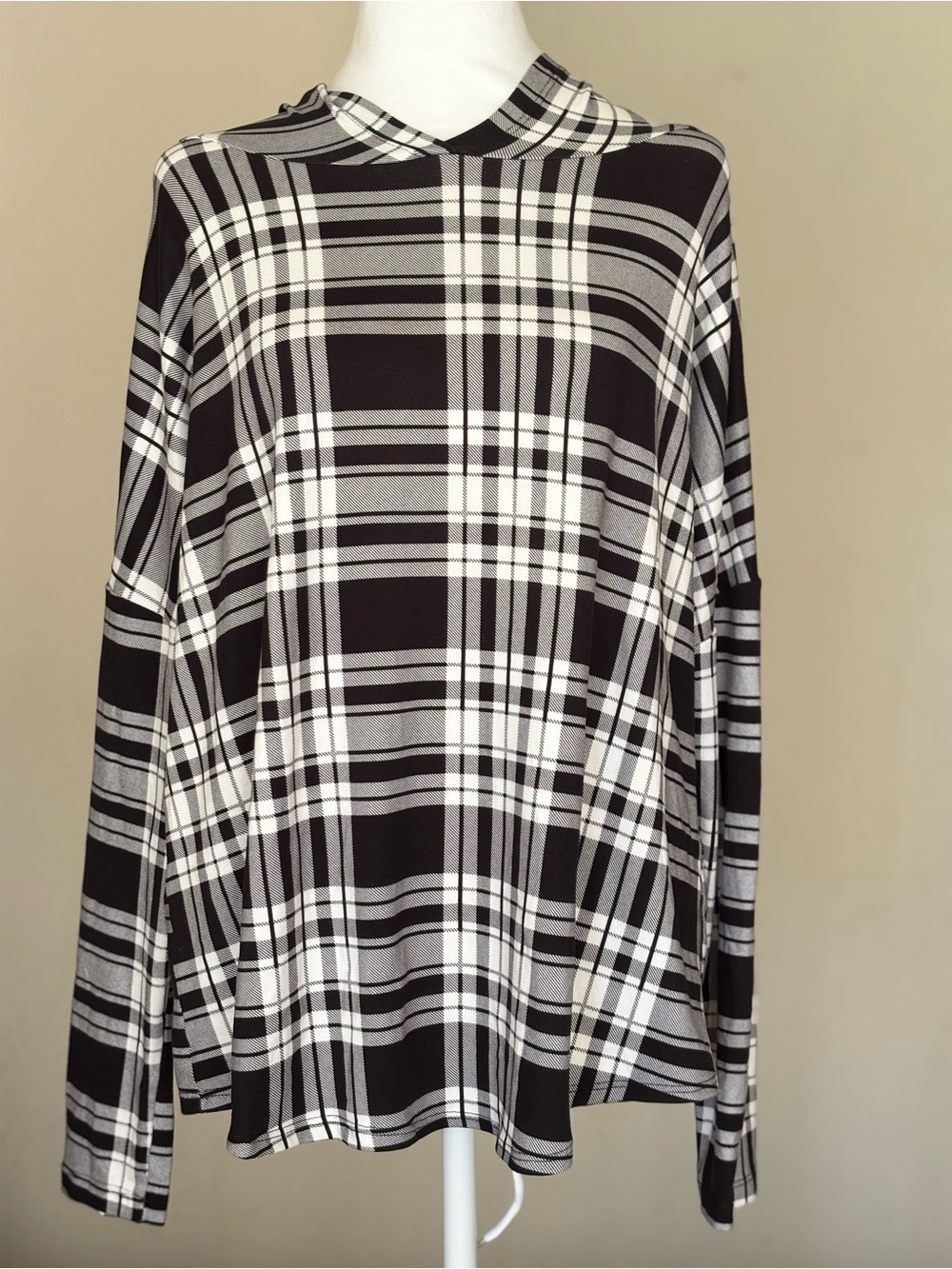 Daisy Black & White Plaid Long-Sleeve Hoodie Top
